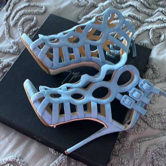 🔥SALE!!GORGEOUS!Giuseppe Zanotti Circle Cut out Cage blue booties with dust bag - Picture 7 of 11